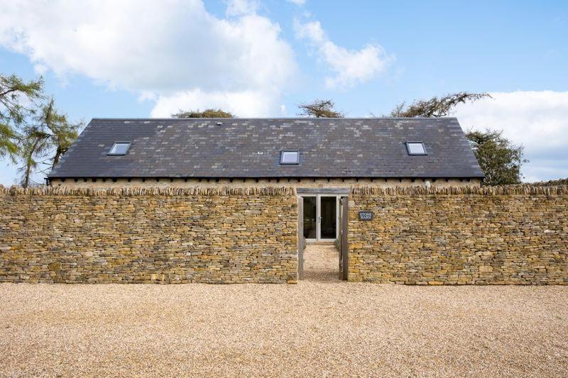 Stone Barn, Contemporary Barn Conversion Cheltenham Exterior photo